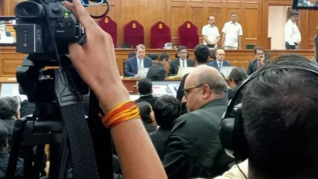 సుప్రీంకోర్టు విచారణ గదుల్లోకి న్యూస్ కెమెరామెన్‌లకు అనుమతి!