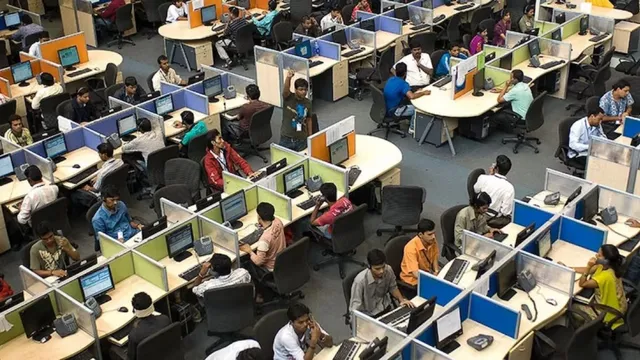 Karnataka : ఐటీ ఉద్యోగులకు షాక్.. రోజుకు 14 గంటలు పని !