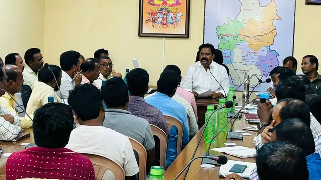 విద్యుత్ సమస్యలపై కామారెడ్డి ఎమ్మెల్యే సమీక్ష