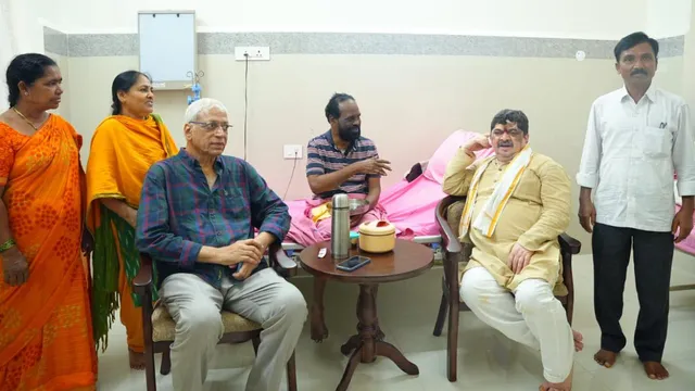 కవి జయరాజుకు మంత్రి పొన్నం పరామర్శ