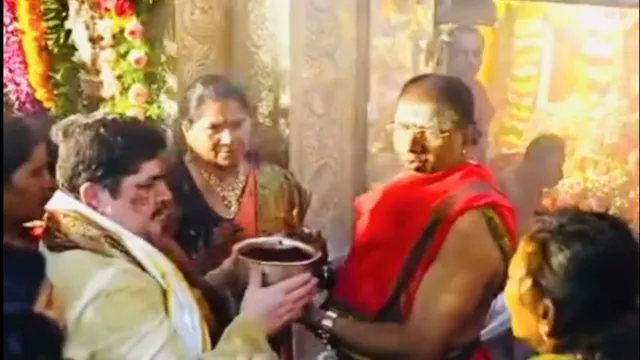 ఉజ్జయిని మహంకాళికి పొన్నం ఫ్యామిలీ తొలి బోనం