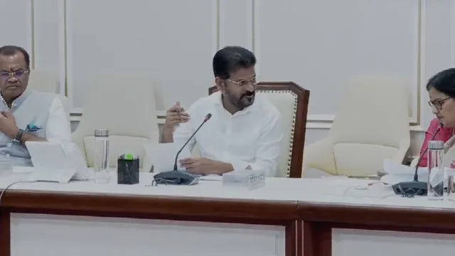 జాతీయ రహదారుల ప్రాజెక్టులపై సీఎం సమీక్ష