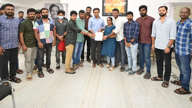 టీజీపీఎస్సీ చైర్మన్ కు కేటీఆర్ ఫోన్