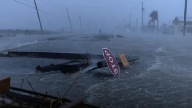 Hurricane Beryl: టెక్సాస్‌లో బెరిల్ హరికేన్ బీభ‌త్సం.. !