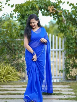 బ్లూ శారీలో లాస్య హొయలు.!