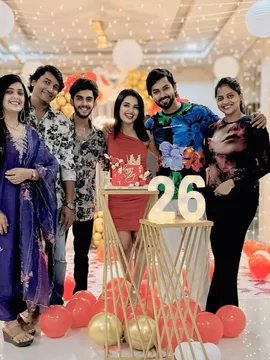 గ్రాండ్‌గా  బిగ్ బాస్ బ్యూటీ బర్త్ డే సెలబ్రేషన్స్..!