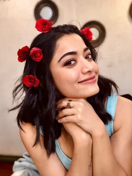 నేషనల్ క్రష్ రష్మిక క్యూట్ లుకింగ్ పిక్స్..!