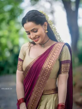 పట్టులంగా వోణిలో పుత్తడిబొమ్మలా బుల్లితెర బ్యూటీ..!
