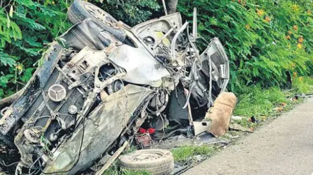 Accident: బస్సును ఢీ కొట్టిన ఇన్నోవా కారు..స్పాట్‌ లోనే ఇద్దరు మృతి!