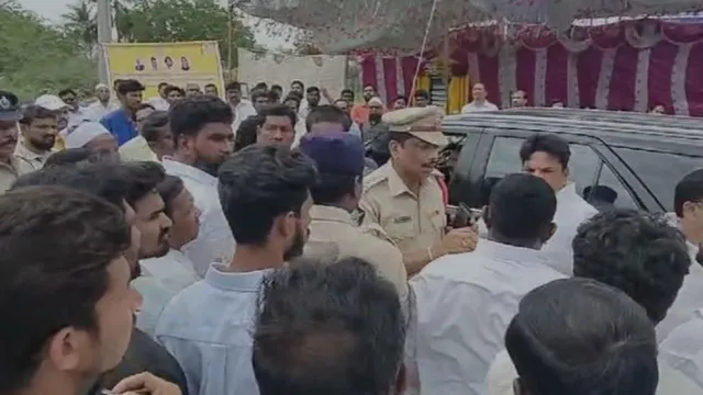 AP: నంద్యాలలో తెలుగు తమ్ముళ్ల ఫైట్.. మంత్రి సమక్షంలోనే!