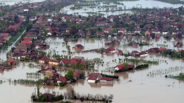 China : చైనాలో వరదలు.. గ్రీన్ హౌస్ వాయువులే కారణం