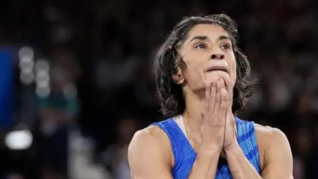 Vinesh : భారత్‌కు రజతం లేదు..వినేశ్ కేసు కొట్టేసిన సీఏఎస్