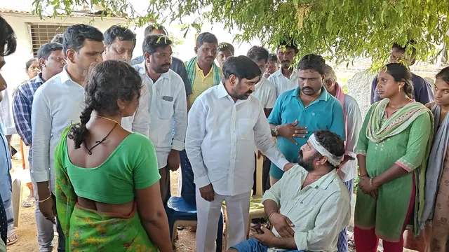 పావని కుటుంబ సభ్యులకు పరామర్శ