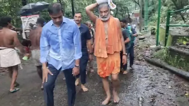 ఆలయానికి పాదయాత్రగా పెద్దిరెడ్డి-VIDEO