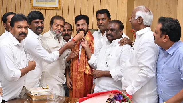 సీఎం రేవంత్ ఛాంబర్ లో సంబరాలు