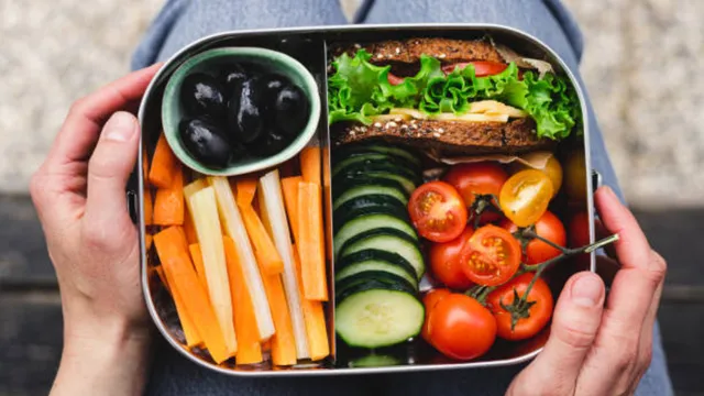 Vegetable Salad: అధిక బరువుకు చెక్ పెట్టేందుకు ఈ వెజిటేబుల్ సలాడ్‌ బెస్ట్!