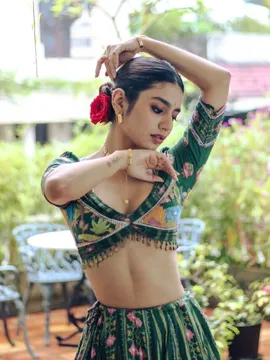 కేరళ కుట్టి అందాల విందు.!