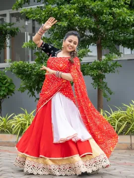 స్టార్ యాంకర్ సుమ లేటెస్ట్ డ్యాన్స్ స్టిల్స్ చూశారా?