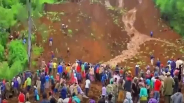 Landslides : విరిగిపడిన కొండచరియలు..13 మంది మృతి!