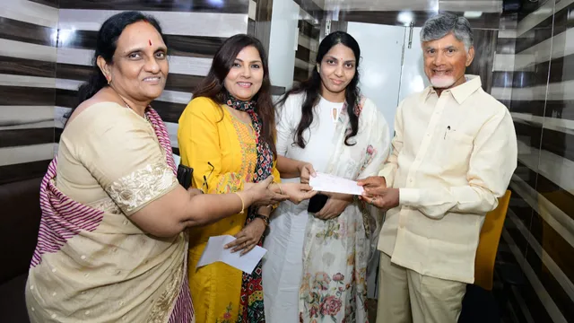 వరద బాధితులకు ఐఏఎస్ అధికారుల సతీమణుల సాయం