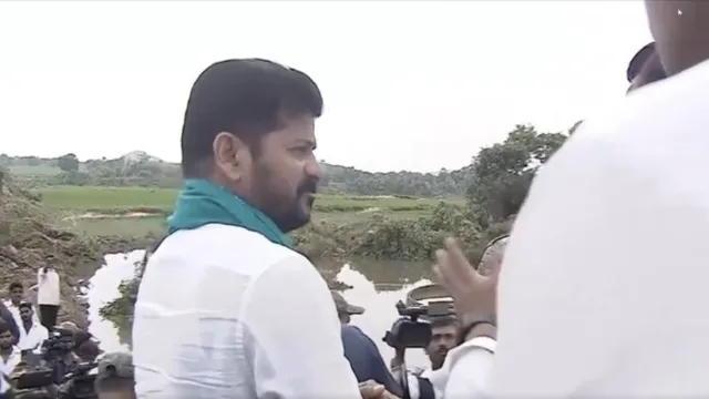 కొట్టుకుపోయిన వంతెనను పరిశీలించిన రేవంత్-VIDEO