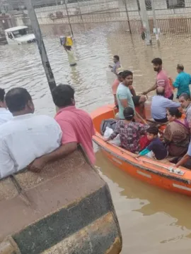 ఏపీ,తెలంగాణ వరద బాధితులకు సినీ తారల సహాయం