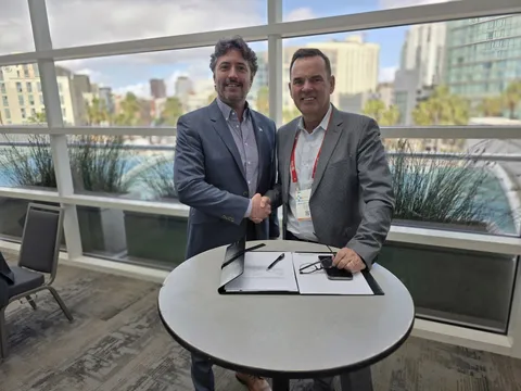 Adam Tesanovich and Jonathan Pickering formalized the wafer partnership during the Intersolar USA signing ceremony.