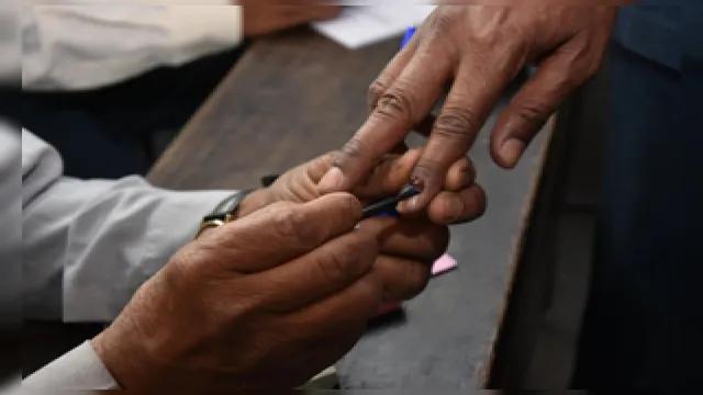 चुनाव आयोग, तृणमूल कांग्रेस, फर्जी वोटर, ईपिक नंबर, पश्चिम बंगाल विधानसभा चुनाव, घोस्ट वोटर पहचान, ERONET 2.0, ममता बनर्जी, अभिषेक बनर्जी, भाजपा टीएमसी विवाद, बंगाल वोटर सूची सुधार, BLA नियुक्ति, वोटर लिस्ट सत्यापन, बंगाल चुनाव आयोग सुधार, भाजपा आरोप टीएमसी, बंगाल में घुसपैठ