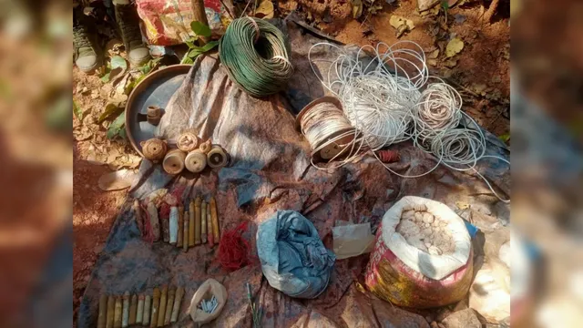 चाईबासा, नक्सल विरोधी अभियान, झारखंड नक्सली, विस्फोटक बरामद,