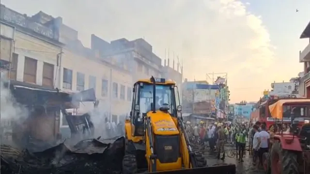 आग, पश्चिम बंगाल, बनगांव में लगी भीषण आग, 9 दुकानें खाक, आग की घटना, 