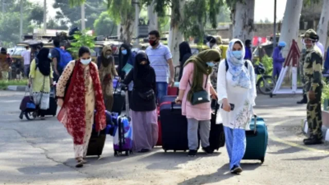 kashmiri muslims threaten video in uttrakhand students are going back 