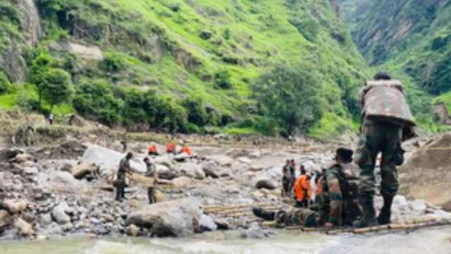 jammu and kashmir army vehicles falls into 700 feet deep gorge three soldiers killed