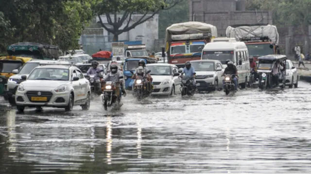 HEAVY RAIN IN MUMBAI CAUSES WATERLOGGING IN HOSPITAL, RAILWAY TRACKS AND ROADS IMD ISSUES RED ALERT