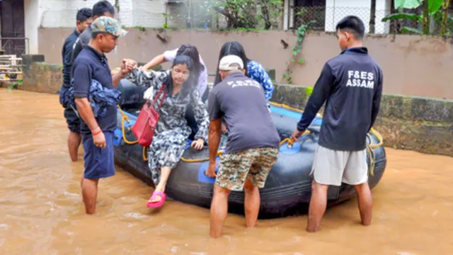 HEAVY RAIN IN NORTH EAST STATES IMD ISSUED RED ALERT