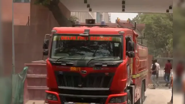fire tenders, delhi fire, CCS, fire in ccs delhi,