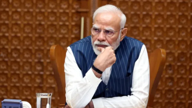 pm modi talk to devendra fadanvis from cyprus after pune bridge collapse