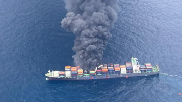 cargo ship sinks in pacific ocean after caught fire carrying 3000 vehicles