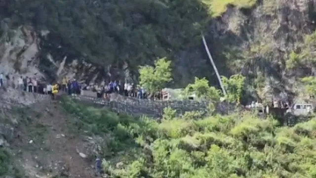 uttrakhand a bus falls into alaknanada river in rudraprayag district several missing