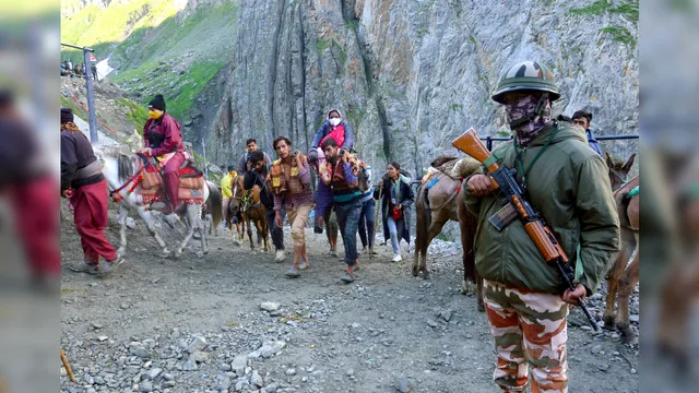 amarnath yatra 2025,  Jammu , Jammu & Kashmir Police , Pilgrims, Parliamentary forces, Deployment, Convoy,