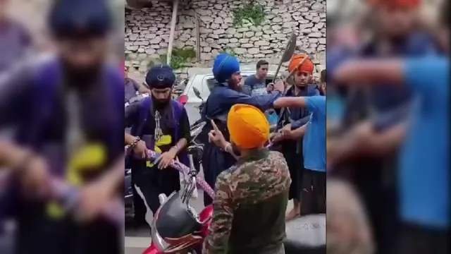 nihang joshimath, Jyotirmath, Nihang pilgrims, ज्योतिरमठ में निहंगों का स्थानीय पर हमला, निहंग, पंजाब,