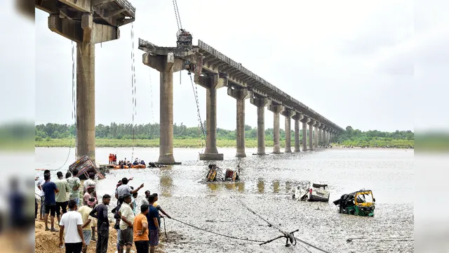 Gambhira Bridge in Vadodara, Gambhira Bridge collapse, Preliminary report reveals cause, गंभीरा पुल के गिरने का कारण, गंभीरा पुल क्यों गिरा, जांच गुजरात पुल हादसा