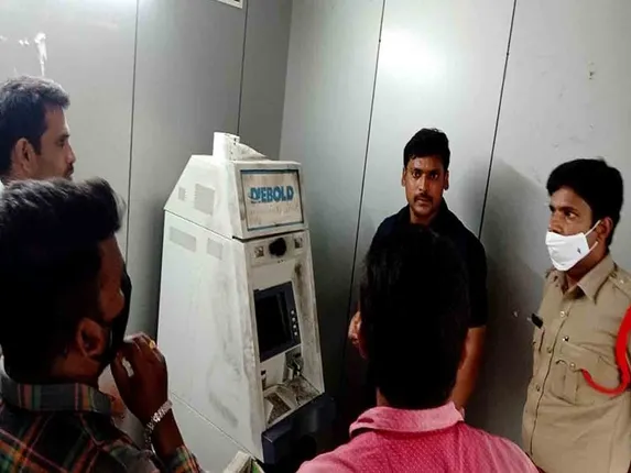 What is the new method of fraud ATM card trap scam keep these things in mind to stay safe