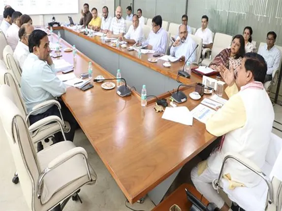 In Madhya Pradesh all the ministers along with Chief Minister will pay their income tax at their own expense