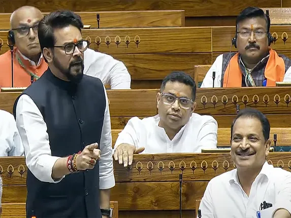 अनुराग ठाकुर के भाषण की इतनी चर्चा क्यों है? किसकी जाति पूछी गई...क्यों भड़के राहुल और अखिलेश