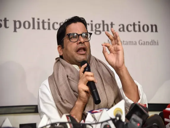 प्रशांत किशोर का बिहार चुनाव में उतरने का ऐलान, नीतीश-लालू के लिए कितनी बड़ी चुनौती?