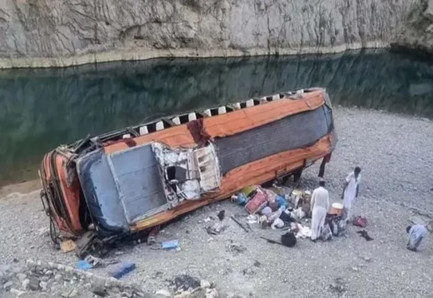 पाकिस्तान:  बलूचिस्तान में बंदूकधारियों ने 23 लोगों को वाहनों से उतारकर मारी गोली