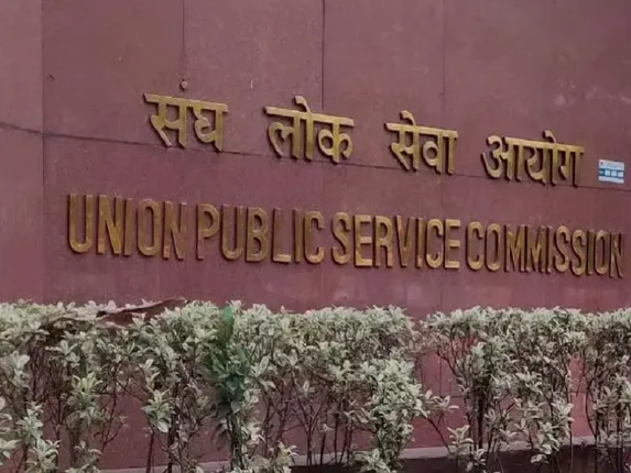 'लेटरल एंट्री' पर विवाद के बीच केंद्र सरकार का यू-टर्न, UPSC को सीधी भर्ती रोकने के आदेश