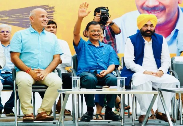 भ्रष्टाचार के आरोपों के बीच केजरीवाल के सीएम की कुर्सी छोड़ने के क्या है मायने?
