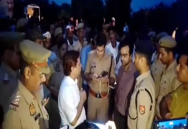 हाथरस में बड़ा हादसाः ओवरटेक की कोशिश में रोडवेज बस ने पिकअप को मारी टक्कर, 12 की मौत 16 भर्ती