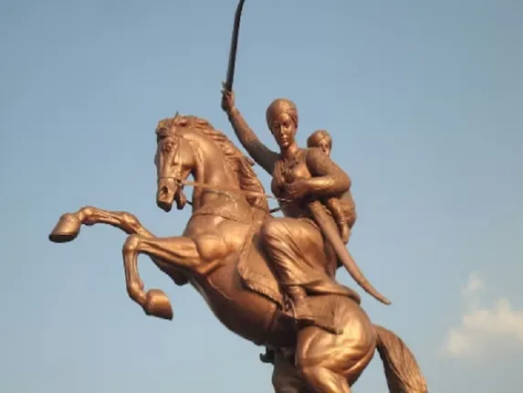शाही ईदगाह कमिटी को रानी लक्ष्मीबाई की प्रतिमा के विरोध पर दिल्ली हाई कोर्ट की फटकार...क्या है मामला?